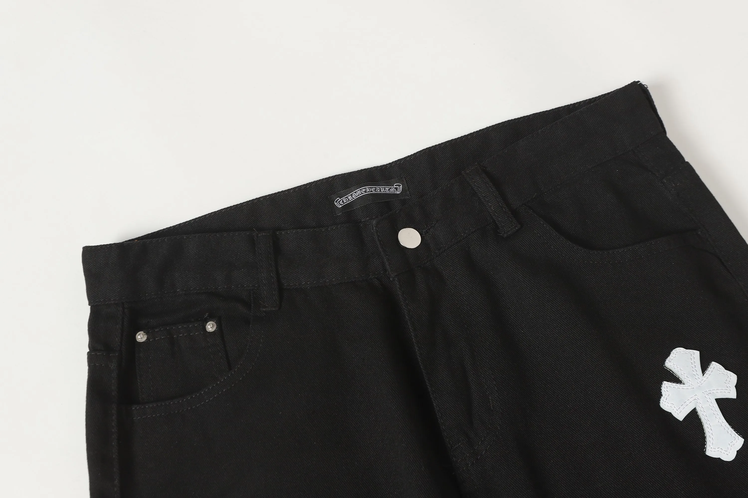 P256 Actual photo [High quality] Code: LH008 Color: Picture color Size: S to XXXL -Chrome Hearts/Chrome Hearts Classic colored leather cross washed color cloth unisex denim trousers -Vibe style straight stacked god-level version -Carbon fine bias denim color cloth -A complete set of vintage vintage hardware - Chrome Hearts high version uses high ounce custom fabrics, enzyme washing and soft color fixation, soft and thick to wear The details are all produced by pure hand polishing and craftsmanship. All-over jacquard fabrics have unique design styles. Multiple processes create a full retro feel. Niche unique non-colliding shirts. Customized old spray-painted buttons. Every detail is crafted with craftsmanship. Size Pants length Waist Hips Unit cm S 98 68 100 M 99 72 104 L 100 76 108 XL 101 80 112 XXL 102 84 116 XXXL 103 88 120
